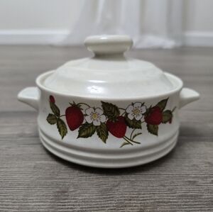 80's Susanne Bake Serve N' Store Stoneware Strawberries Daisies With Lid